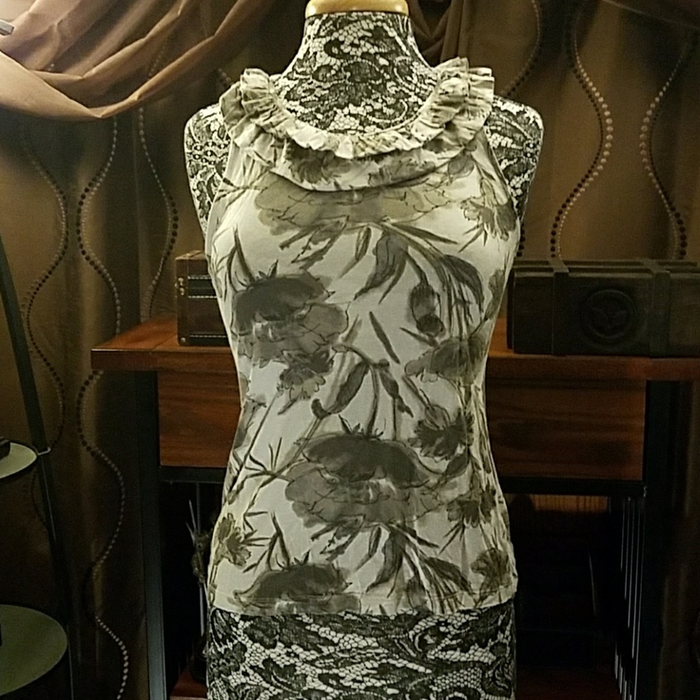 Banana Republic floral pattern top, size S - Picture 1 of 2